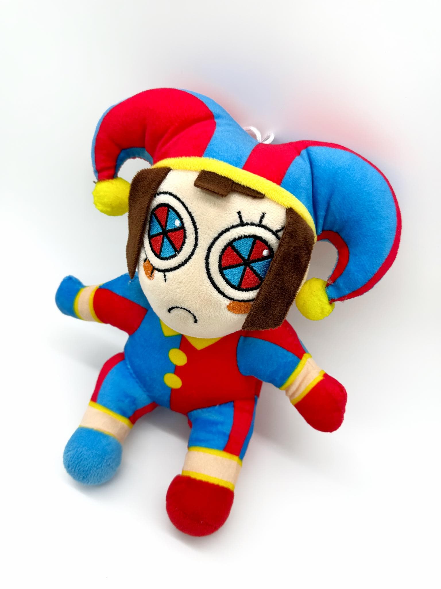 М'яка іграшка Клоун Помні Сидячий Цифровий Цирк / Clown Pomni The Amazing Digital Circus 25 см (1009770)
